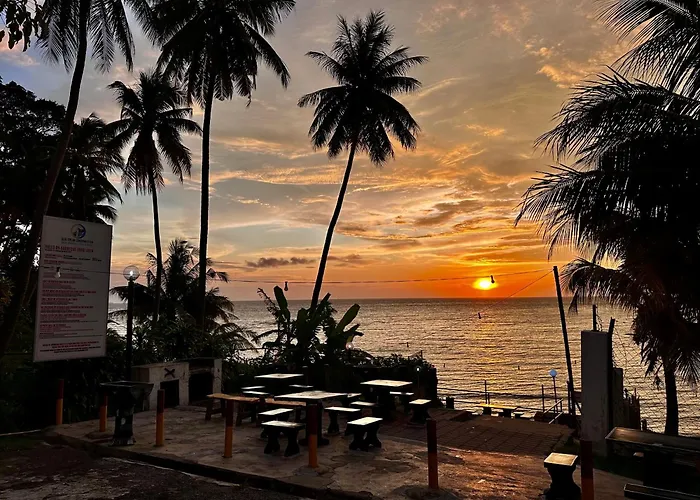 Seaview Pd Teluk Kemang Homestay
