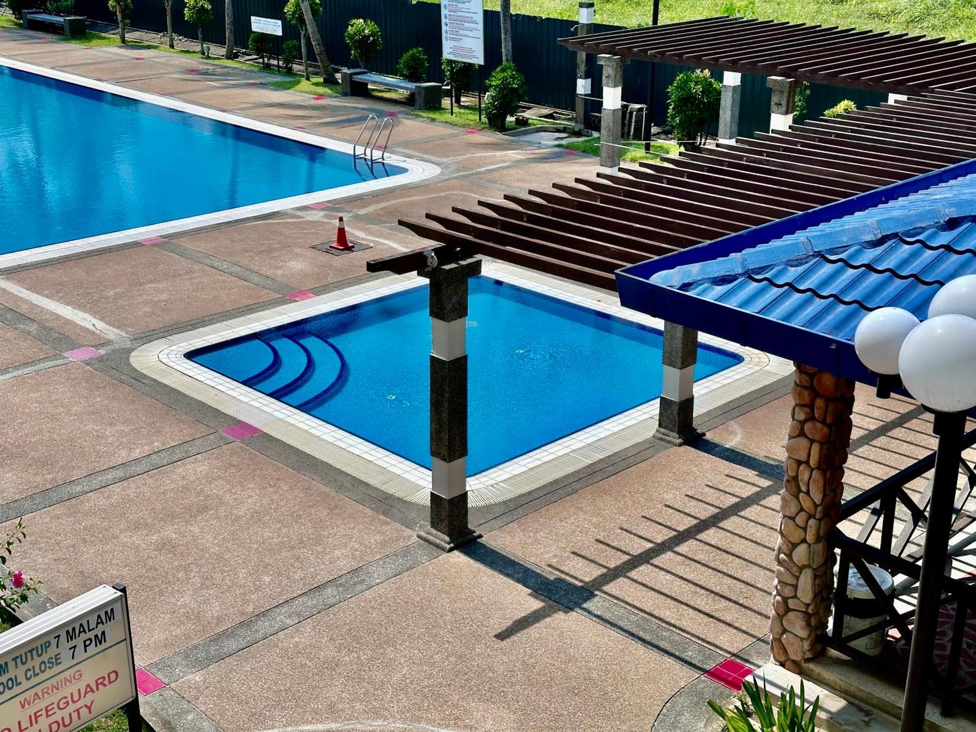 Seaview Pd Teluk Kemang Pangsapuri *